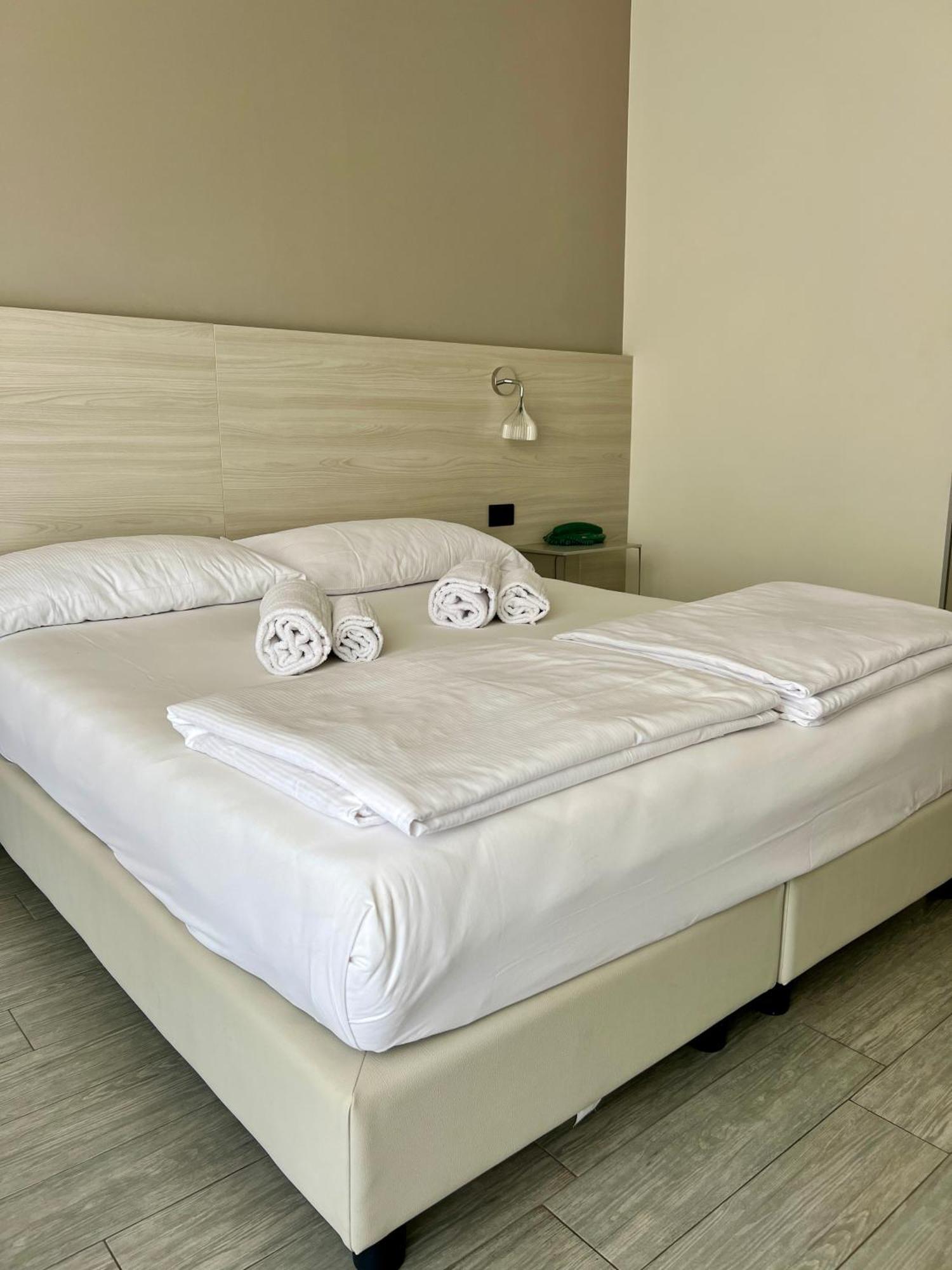 Hotel Astoria Torri Del Benaco Ngoại thất bức ảnh